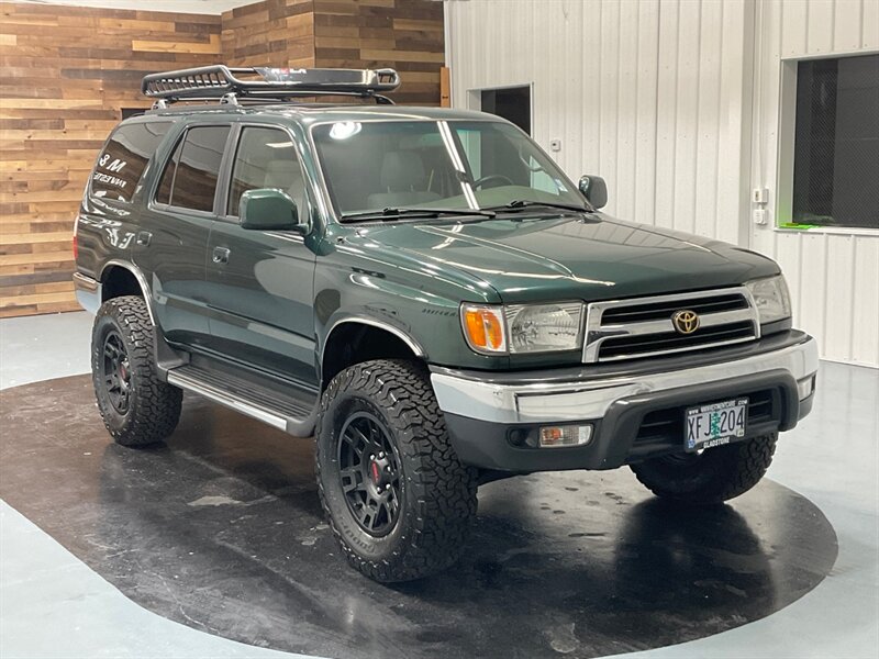 2000 Toyota 4Runner SR5 4X4 / V6 / 1-OWNER LOCAL / FRESH TIMING BELT  / RUST FREE - Photo 2 - Gladstone, OR 97027