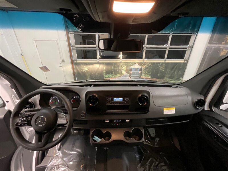 2020 Mercedes-Benz Sprinter 2500 CARGO VAN / 3.0L DIESEL / HIGHROOF / 1-OWNER  LOCAL VAN / SUPER CLEAN / Backup Camera / HIGHROOF & 144 " WB - Photo 33 - Gladstone, OR 97027