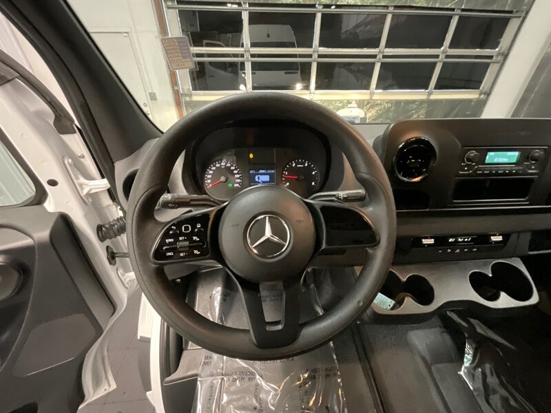 2020 Mercedes-Benz Sprinter 2500 CARGO VAN / 3.0L DIESEL / HIGHROOF / 1-OWNER  LOCAL VAN / SUPER CLEAN / Backup Camera / HIGHROOF & 144 " WB - Photo 17 - Gladstone, OR 97027