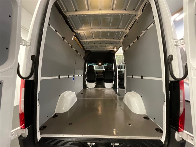 2020 Mercedes-Benz Sprinter 2500 CARGO VAN / 3.0L DIESEL / HIGHROOF / 1-OWNER  LOCAL VAN / SUPER CLEAN / Backup Camera / HIGHROOF & 144 " WB - Photo 10 - Gladstone, OR 97027