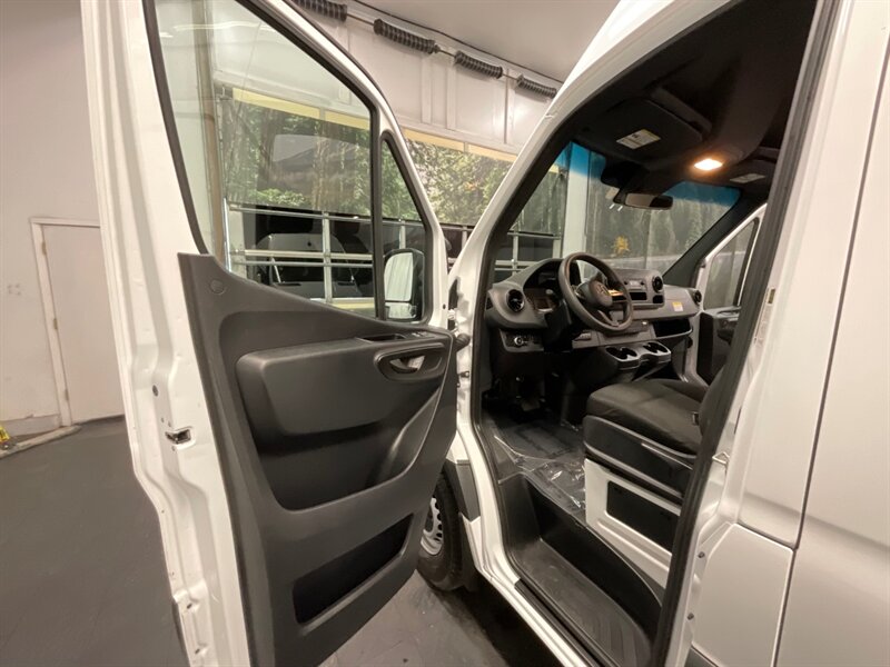 2020 Mercedes-Benz Sprinter 2500 CARGO VAN / 3.0L DIESEL / HIGHROOF / 1-OWNER  LOCAL VAN / SUPER CLEAN / Backup Camera / HIGHROOF & 144 " WB - Photo 30 - Gladstone, OR 97027