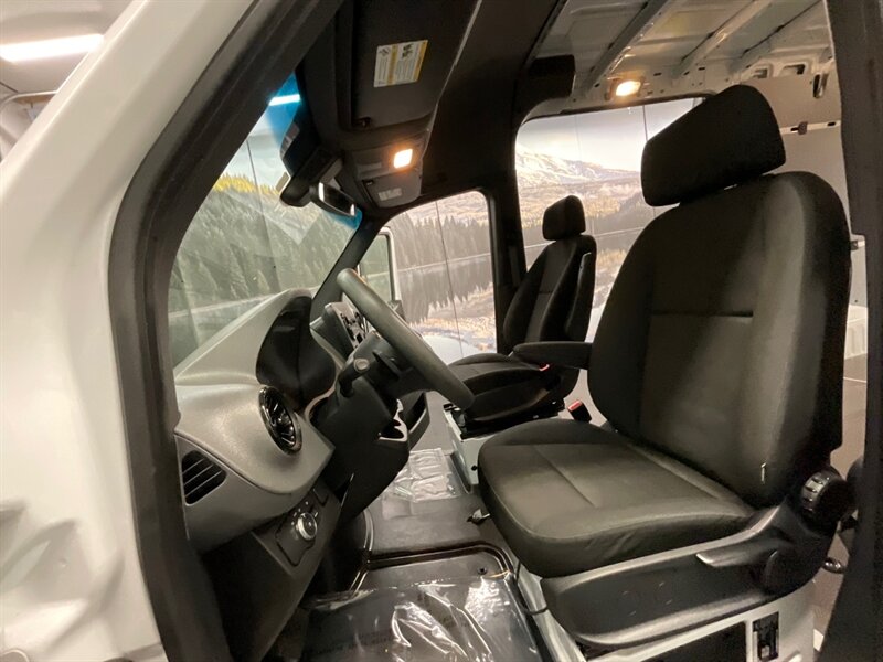 2020 Mercedes-Benz Sprinter 2500 CARGO VAN / 3.0L DIESEL / HIGHROOF / 1-OWNER  LOCAL VAN / SUPER CLEAN / Backup Camera / HIGHROOF & 144 " WB - Photo 34 - Gladstone, OR 97027