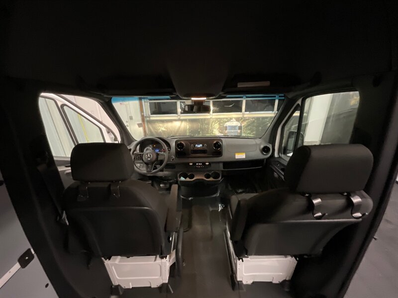 2020 Mercedes-Benz Sprinter 2500 CARGO VAN / 3.0L DIESEL / HIGHROOF / 1-OWNER  LOCAL VAN / SUPER CLEAN / Backup Camera / HIGHROOF & 144 " WB - Photo 14 - Gladstone, OR 97027