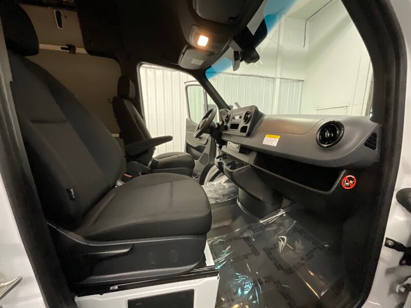 2020 Mercedes-Benz Sprinter 2500 CARGO VAN / 3.0L DIESEL / HIGHROOF / 1-OWNER  LOCAL VAN / SUPER CLEAN / Backup Camera / HIGHROOF & 144 " WB - Photo 16 - Gladstone, OR 97027