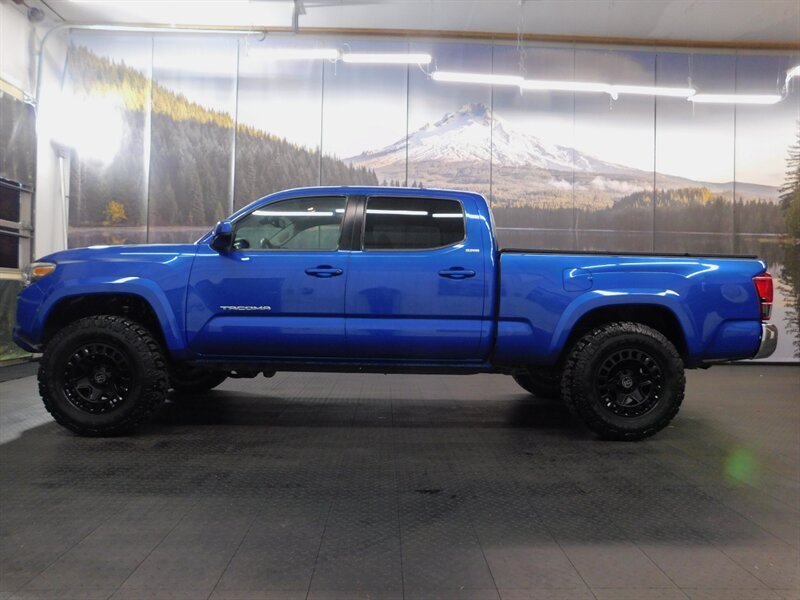 2018 Toyota Tacoma SR5 V6 4X4 / 1-OWNER   - Photo 5 - Gladstone, OR 97027