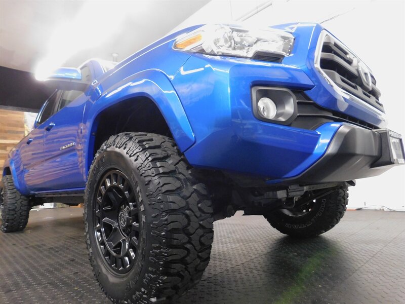 2018 Toyota Tacoma SR5 V6 4X4 / 1-OWNER   - Photo 10 - Gladstone, OR 97027