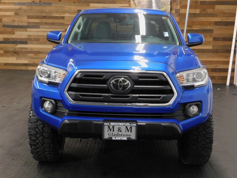 2018 Toyota Tacoma SR5 V6 4X4 / 1-OWNER   - Photo 3 - Gladstone, OR 97027