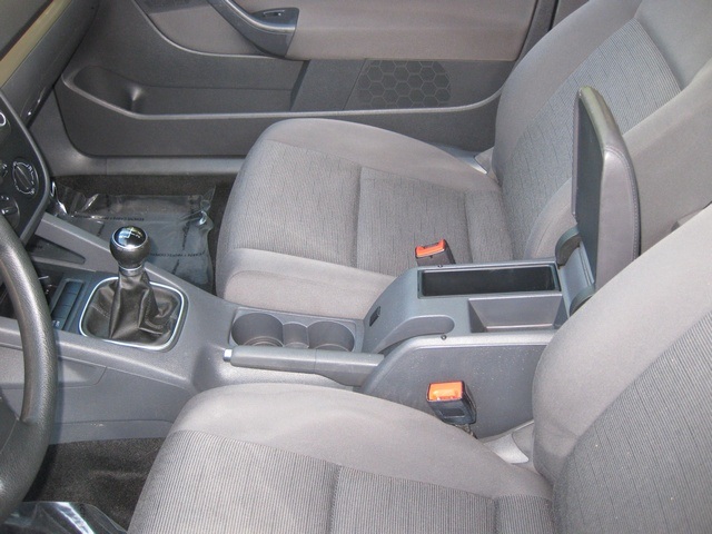 2008 Volkswagen Rabbit S PZEV/ 5-Speed / 5Cyl / Factory Warranty - Photo 32 - Portland, OR 97217