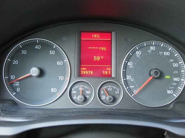 2008 Volkswagen Rabbit S PZEV/ 5-Speed / 5Cyl / Factory Warranty - Photo 28 - Portland, OR 97217