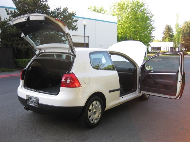 2008 Volkswagen Rabbit S PZEV/ 5-Speed / 5Cyl / Factory Warranty - Photo 12 - Portland, OR 97217