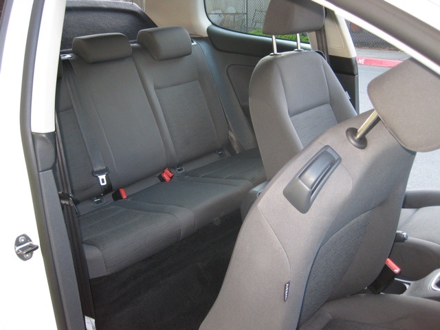 2008 Volkswagen Rabbit S PZEV/ 5-Speed / 5Cyl / Factory Warranty - Photo 22 - Portland, OR 97217