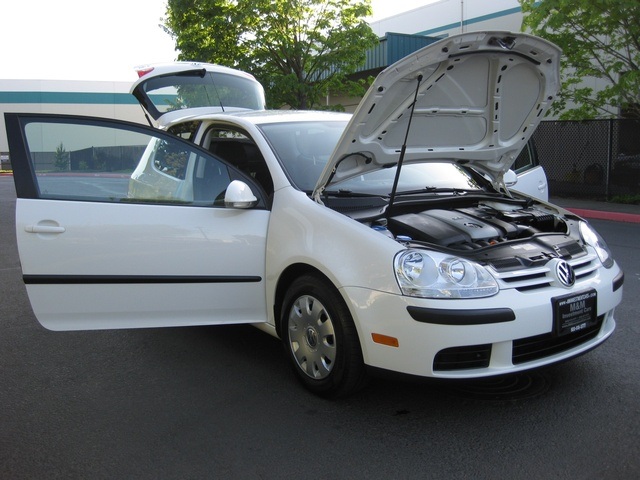 2008 Volkswagen Rabbit S PZEV/ 5-Speed / 5Cyl / Factory Warranty - Photo 14 - Portland, OR 97217