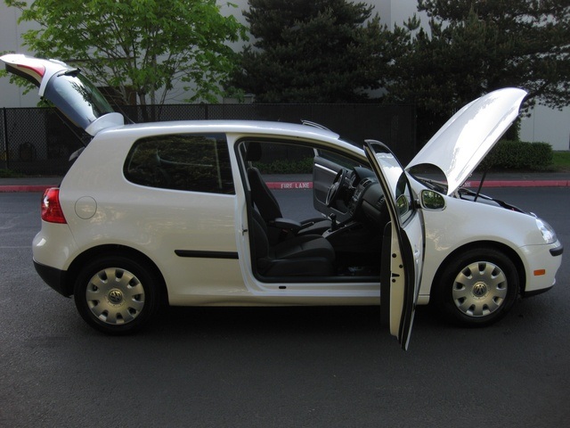 2008 Volkswagen Rabbit S PZEV/ 5-Speed / 5Cyl / Factory Warranty - Photo 13 - Portland, OR 97217