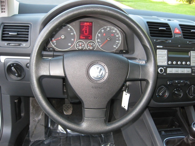 2008 Volkswagen Rabbit S PZEV/ 5-Speed / 5Cyl / Factory Warranty - Photo 27 - Portland, OR 97217