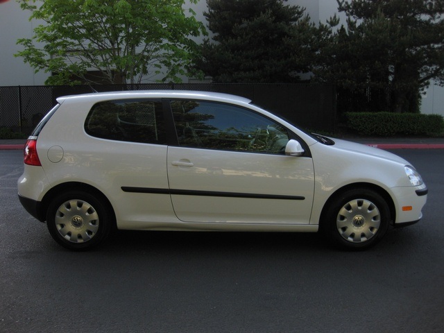 2008 Volkswagen Rabbit S PZEV/ 5-Speed / 5Cyl / Factory Warranty - Photo 6 - Portland, OR 97217