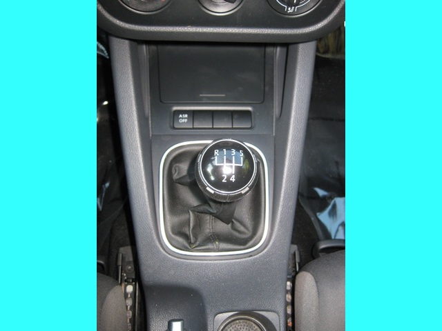 2008 Volkswagen Rabbit S PZEV/ 5-Speed / 5Cyl / Factory Warranty - Photo 31 - Portland, OR 97217