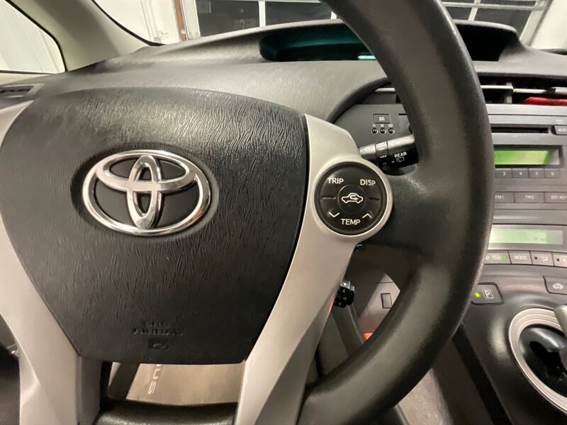 2011 Toyota Prius Two Hatchback / Hybrid / 1-OWNER / 118K Miles  / Excel Condition - Photo 33 - Gladstone, OR 97027