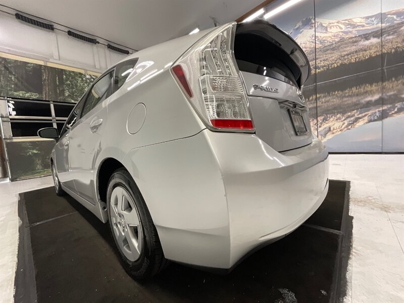 2011 Toyota Prius Two Hatchback / Hybrid / 1-OWNER / 118K Miles  / Excel Condition - Photo 10 - Gladstone, OR 97027