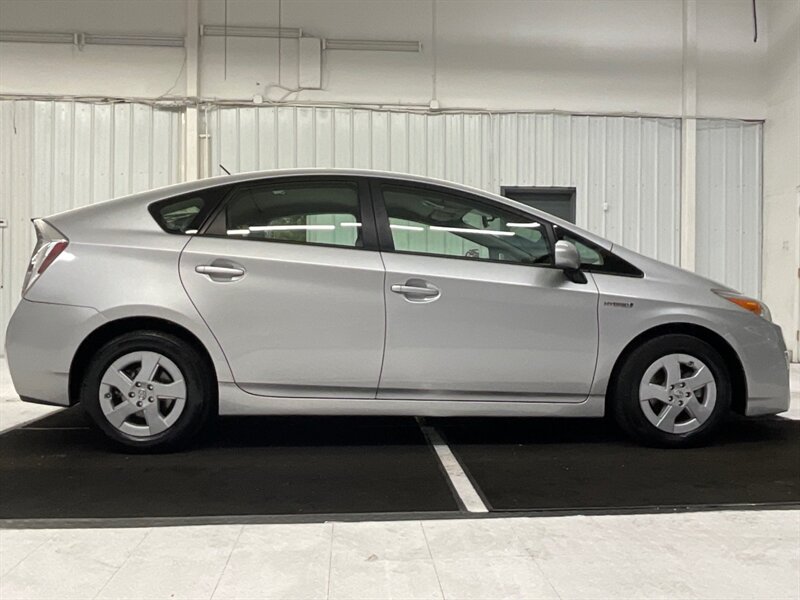 2011 Toyota Prius Two Hatchback / Hybrid / 1-OWNER / 118K Miles  / Excel Condition - Photo 4 - Gladstone, OR 97027