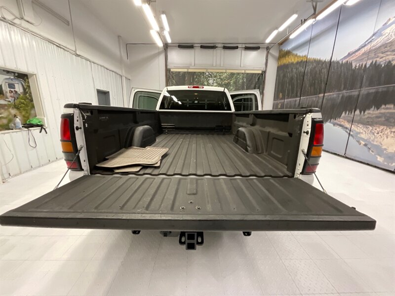 2007 Chevrolet Silverado 3500 LT Crew Cab 4X4 / 6.6L DIESEL / DUALLY / LBZ MOTOR  / BRAND NEW TIRES / Leather / Rear Airbags - Photo 10 - Gladstone, OR 97027