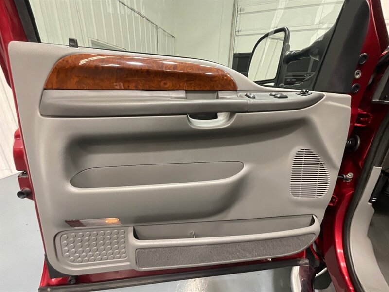 2003 Ford F-250 Lariat Super Cab 4X4 / 7.3L DIESEL /1-OWNER/FX4  / BRAND NEW TIRES/ Leather Heated Seats / ZERO RUST / SHORT BED - Photo 32 - Gladstone, OR 97027