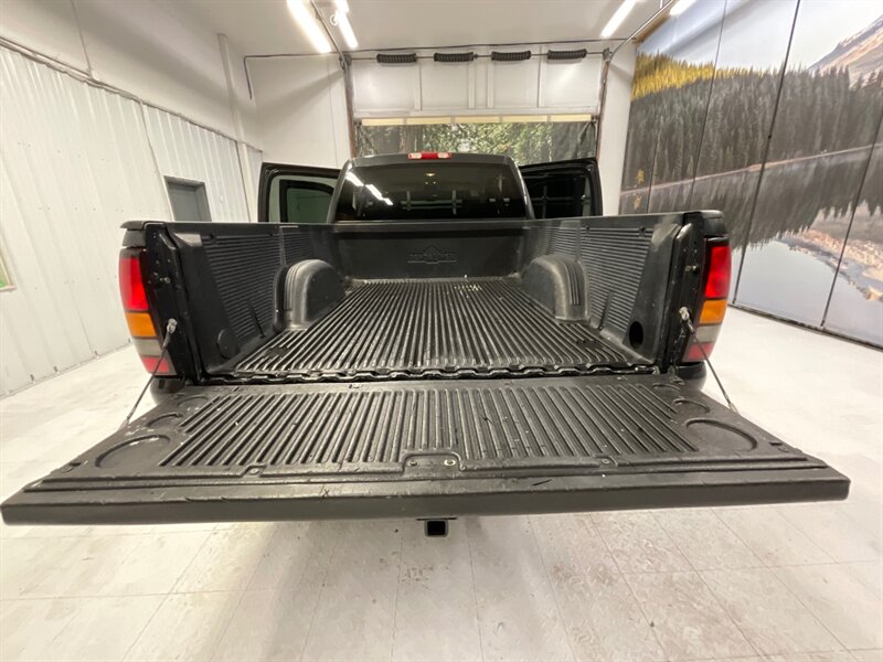 2005 GMC Sierra 2500 SLT Crew Cab 4X4 / 6.6L DIESEL / ALLISON / 1-OWNER  /NEW WHEELS & TIRES / 88,000 MILES - Photo 12 - Gladstone, OR 97027