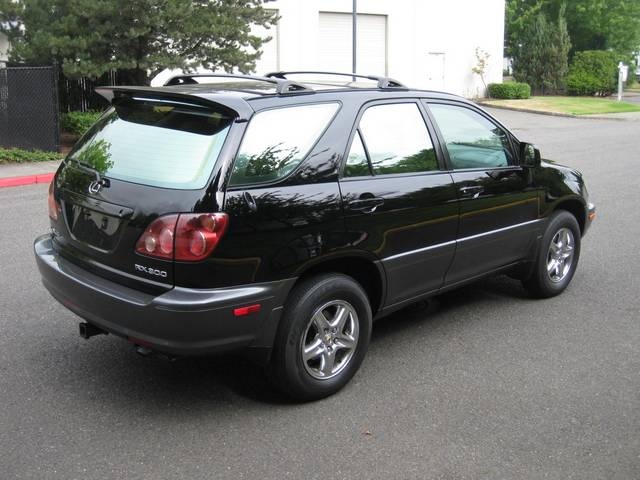 2000 Lexus RX 300 Base   - Photo 8 - Portland, OR 97217