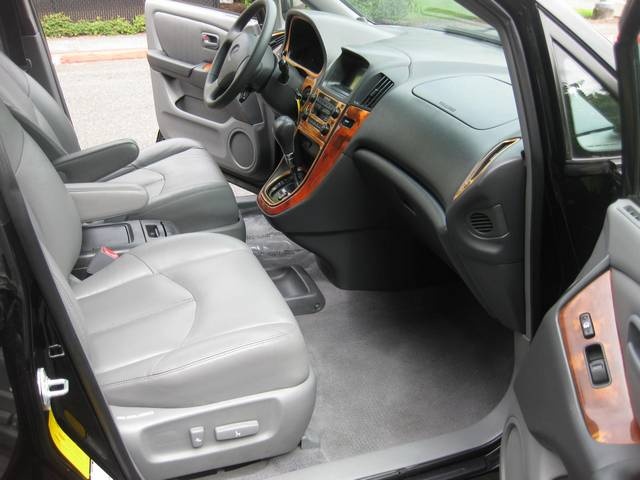 2000 Lexus RX 300 Base   - Photo 19 - Portland, OR 97217