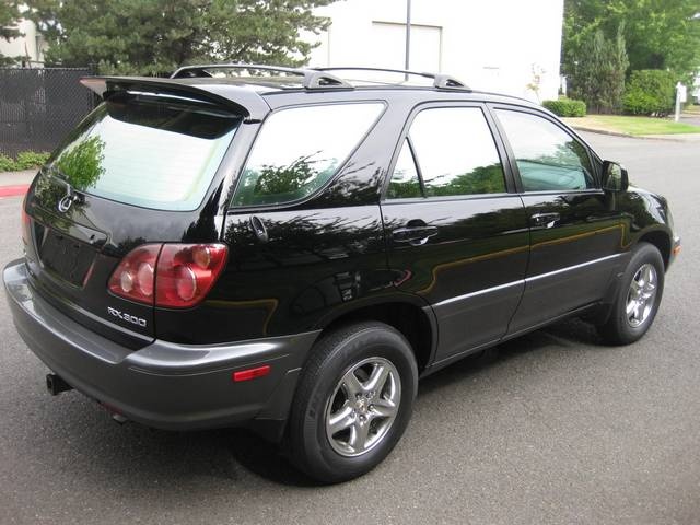 2000 Lexus RX 300 Base   - Photo 17 - Portland, OR 97217