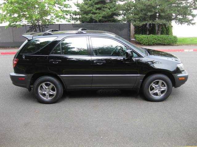 2000 Lexus RX 300 Base   - Photo 9 - Portland, OR 97217