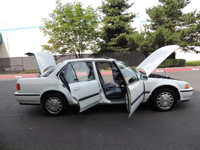 1992 Honda Accord EX 4-Door / 4-Cyl / Automatic / Moon Roof   - Photo 16 - Portland, OR 97217