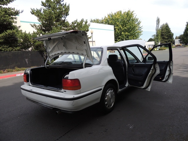 1992 Honda Accord EX 4-Door / 4-Cyl / Automatic / Moon Roof   - Photo 15 - Portland, OR 97217