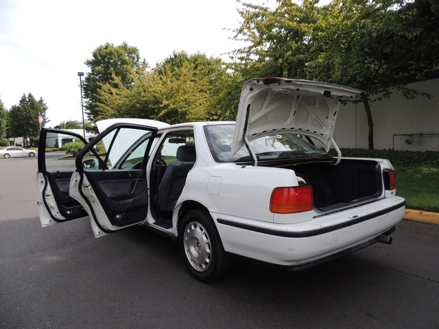 1992 Honda Accord EX 4-Door / 4-Cyl / Automatic / Moon Roof   - Photo 13 - Portland, OR 97217