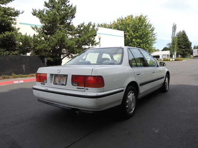 1992 Honda Accord EX 4-Door / 4-Cyl / Automatic / Moon Roof   - Photo 10 - Portland, OR 97217