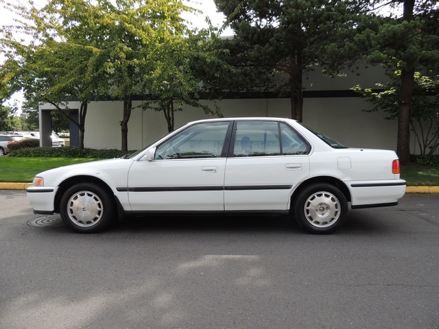 1992 Honda Accord EX 4-Door / 4-Cyl / Automatic / Moon Roof