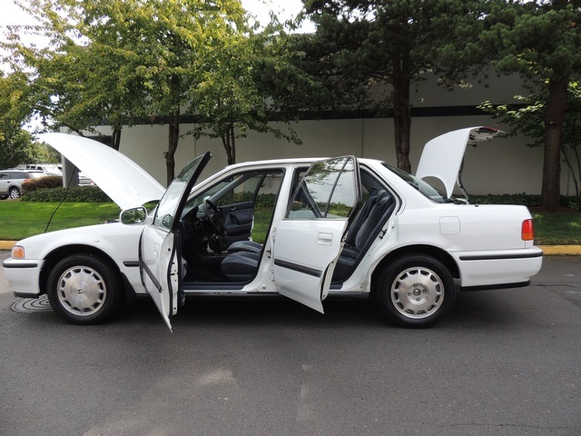 1992 Honda Accord EX 4-Door / 4-Cyl / Automatic / Moon Roof   - Photo 12 - Portland, OR 97217