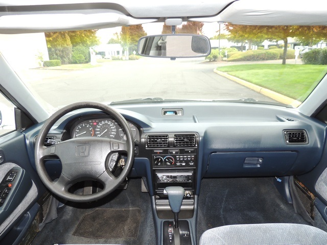 1992 Honda Accord EX 4-Door / 4-Cyl / Automatic / Moon Roof   - Photo 25 - Portland, OR 97217