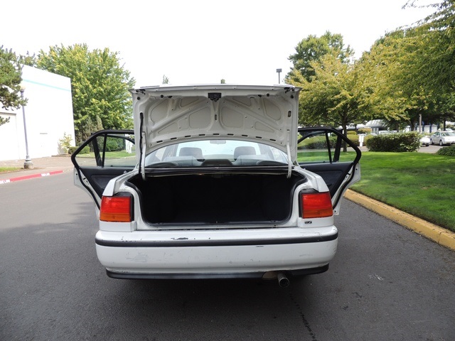 1992 Honda Accord EX 4-Door / 4-Cyl / Automatic / Moon Roof   - Photo 14 - Portland, OR 97217