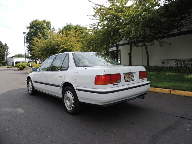 1992 Honda Accord EX 4-Door / 4-Cyl / Automatic / Moon Roof   - Photo 9 - Portland, OR 97217