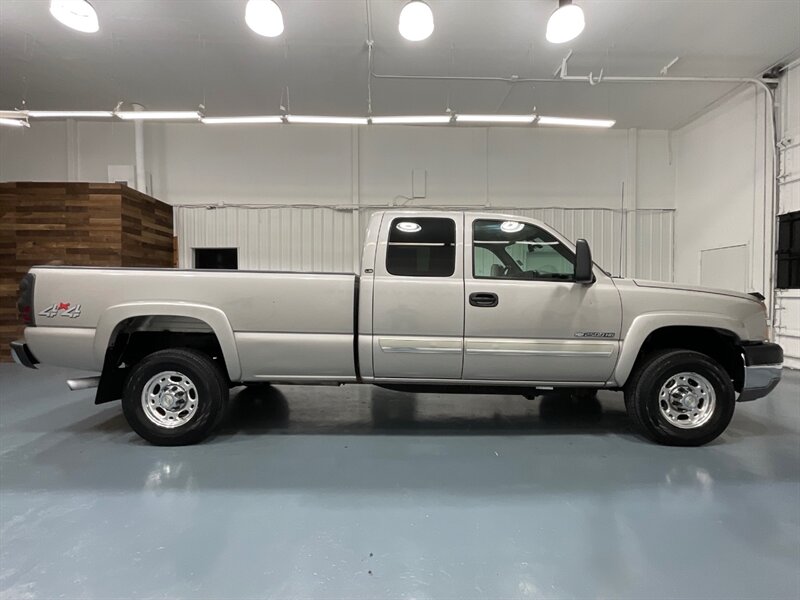 2004 Chevrolet Silverado 2500 LS 4Dr Extended Cab 4X4 / 8.1L V8 / NEW TIRES  / LOCAL OREGON TRUCK w. ZERO RUST / ONLY 122K MILES - Photo 4 - Gladstone, OR 97027