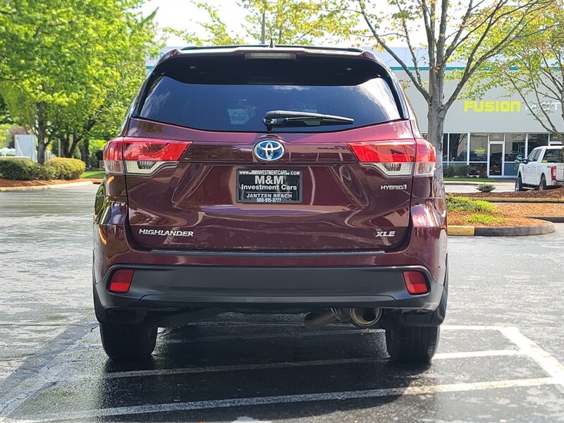 2017 Toyota Highlander HYBRID XLE AWD LOADED/ 8-SEATS / RECORDS / 1-OWNER / LANE DEPARTURE / RADAR CRUISE / ALL WHEEL DRIVE - Photo 5 - Portland, OR 97217