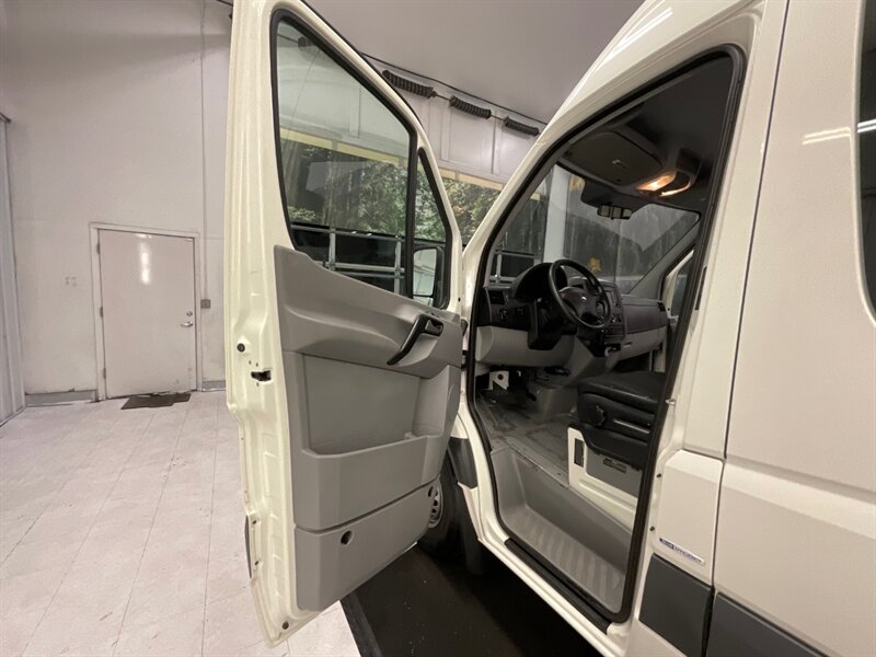 2014 Mercedes-Benz Sprinter 3500 Cargo Van Crew /3.0L DIESEL/HIGHROOF / DUALLY  / 1-OWNER / Backup Camera / 5-Passenger w. CARGO / SHARP & CLEAN !! - Photo 29 - Gladstone, OR 97027