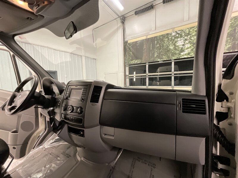 2014 Mercedes-Benz Sprinter 3500 Cargo Van Crew /3.0L DIESEL/HIGHROOF / DUALLY  / 1-OWNER / Backup Camera / 5-Passenger w. CARGO / SHARP & CLEAN !! - Photo 17 - Gladstone, OR 97027