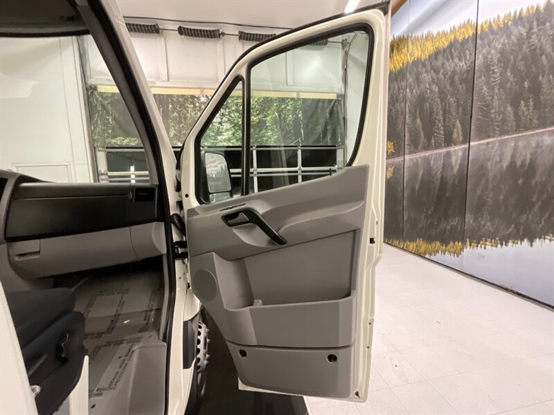 2014 Mercedes-Benz Sprinter 3500 Cargo Van Crew /3.0L DIESEL/HIGHROOF / DUALLY  / 1-OWNER / Backup Camera / 5-Passenger w. CARGO / SHARP & CLEAN !! - Photo 31 - Gladstone, OR 97027