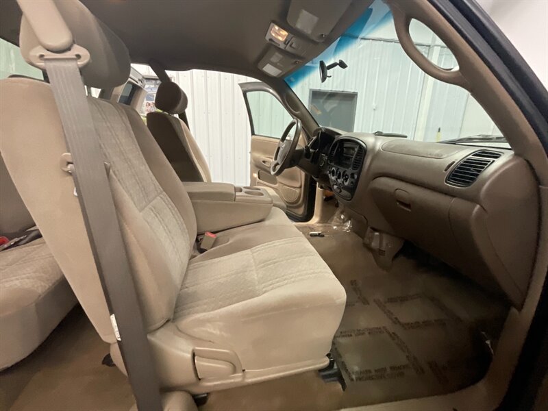 2003 Toyota Tundra SR5 4dr Access Cab 4X4 / V8 / ONLY 106,000 MILES  FRESH TIMING BELT SERVICE / LOCAL CLEAN TRUCK / RUST FREE - Photo 17 - Gladstone, OR 97027