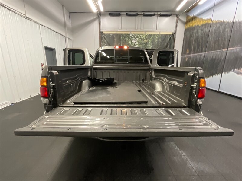 2003 Toyota Tundra SR5 4dr Access Cab 4X4 / V8 / ONLY 106,000 MILES  FRESH TIMING BELT SERVICE / LOCAL CLEAN TRUCK / RUST FREE - Photo 33 - Gladstone, OR 97027