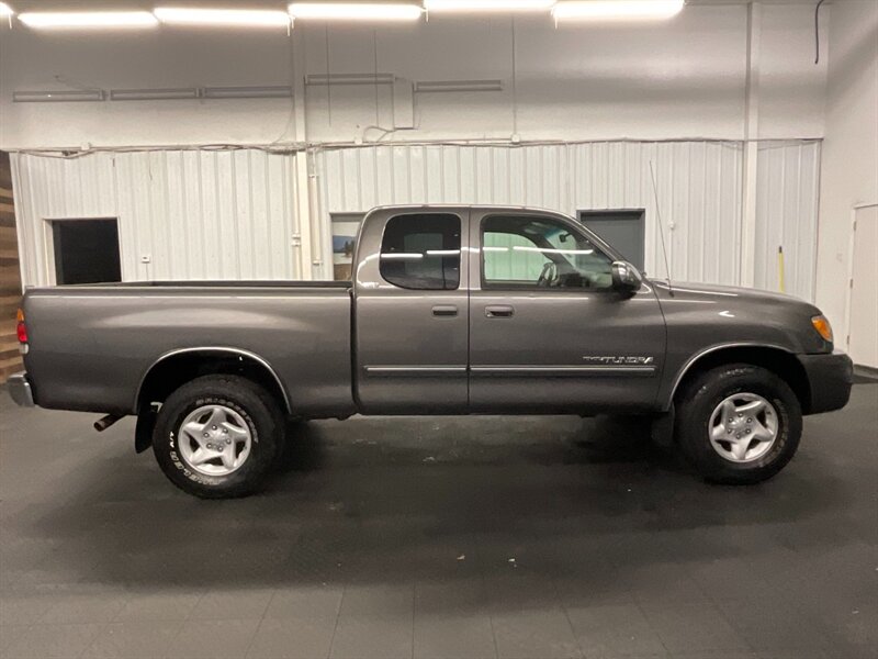 2003 Toyota Tundra SR5 4dr Access Cab 4X4 / V8 / ONLY 106,000 MILES  FRESH TIMING BELT SERVICE / LOCAL CLEAN TRUCK / RUST FREE - Photo 4 - Gladstone, OR 97027