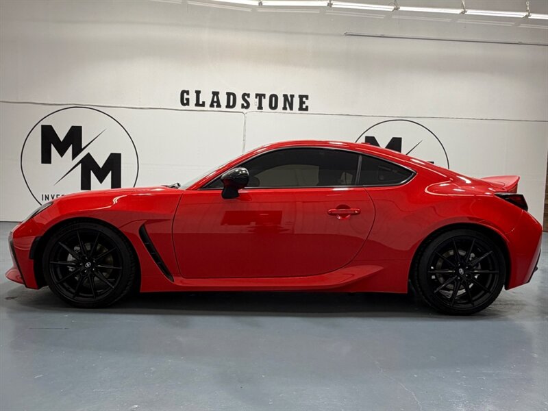 2023 Toyota 86 Premium 2.4L COUPE 2Dr / MANUAL /ONLY 11,171 MILES / 2 Dr Coupe / Local Car RUST FREE - Photo 3 - Gladstone, OR 97027
