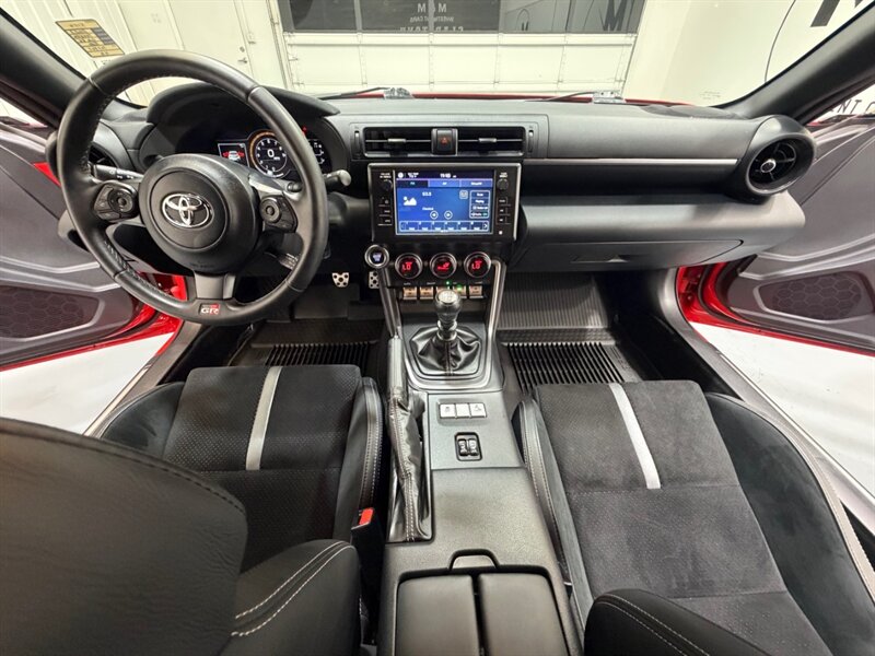 2023 Toyota 86 Premium 2.4L COUPE 2Dr / MANUAL /ONLY 11,171 MILES / 2 Dr Coupe / Local Car RUST FREE - Photo 28 - Gladstone, OR 97027