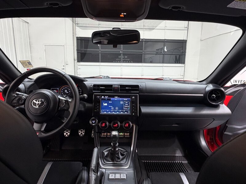 2023 Toyota 86 Premium 2.4L COUPE 2Dr / MANUAL /ONLY 11,171 MILES / 2 Dr Coupe / Local Car RUST FREE - Photo 17 - Gladstone, OR 97027